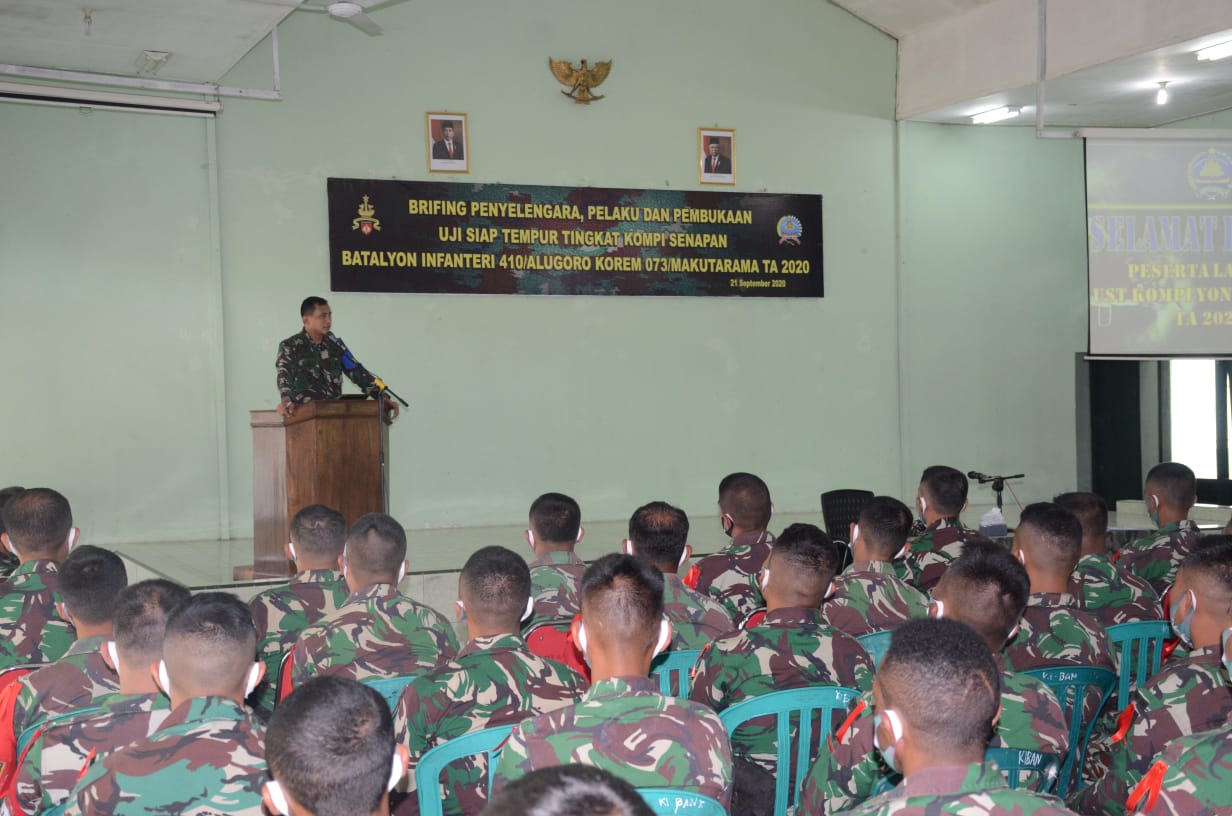 Danrem 073/MKT, Kolonel Inf Ari Yulianto, S.I.P Buka Latihan UST Kompi Yonif 410/Alugoro
